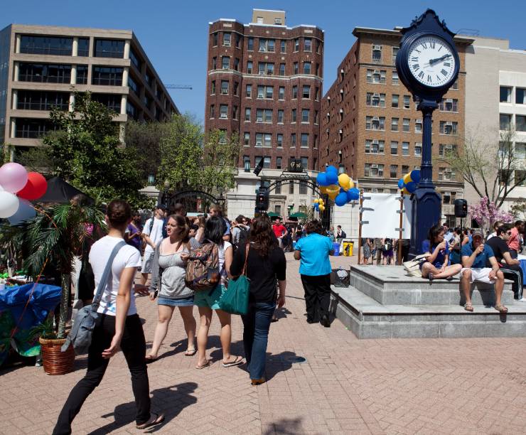 Students walking and sitting in Kogan Plaza