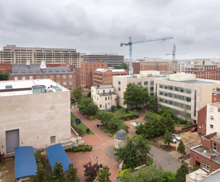 A view of Kogan Plaza and Mid-Campus Quad from the roof of Gelman Library.