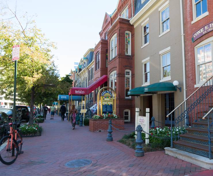 The front of the shops of 2000 Penn.