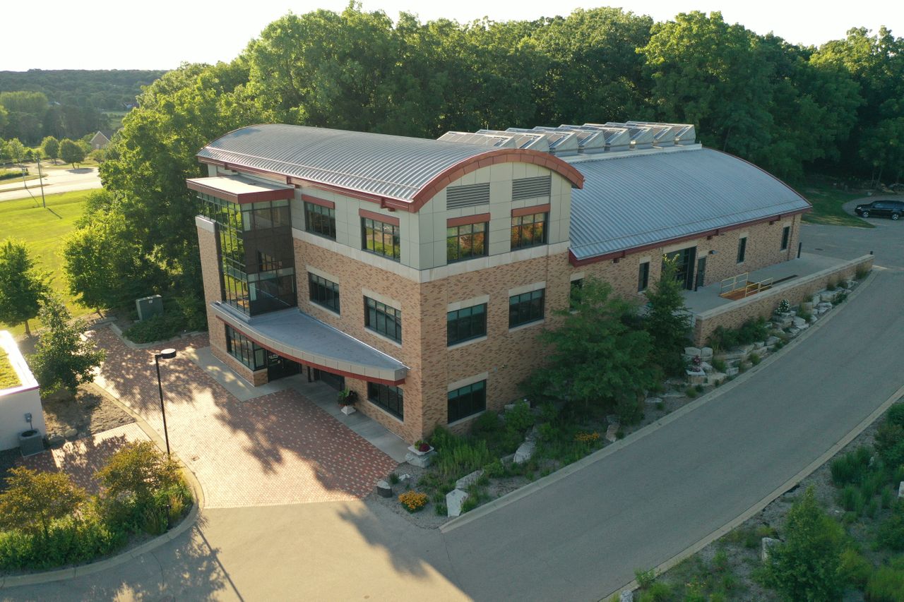 The da Vinci Center building from the driveway outside.