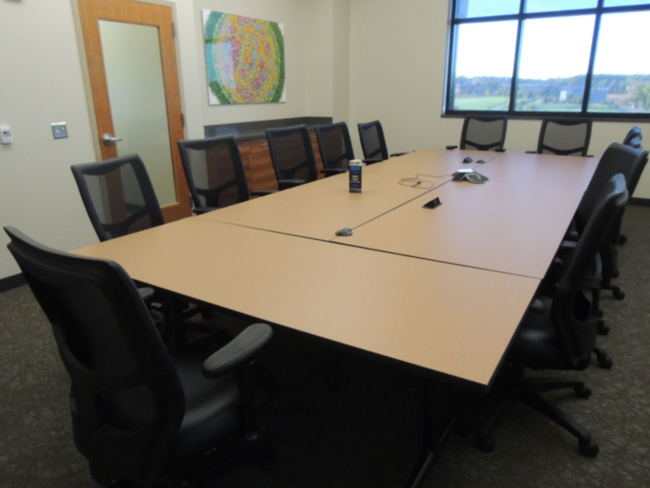 One of the da Vinci Center meeting rooms with a table and chairs.