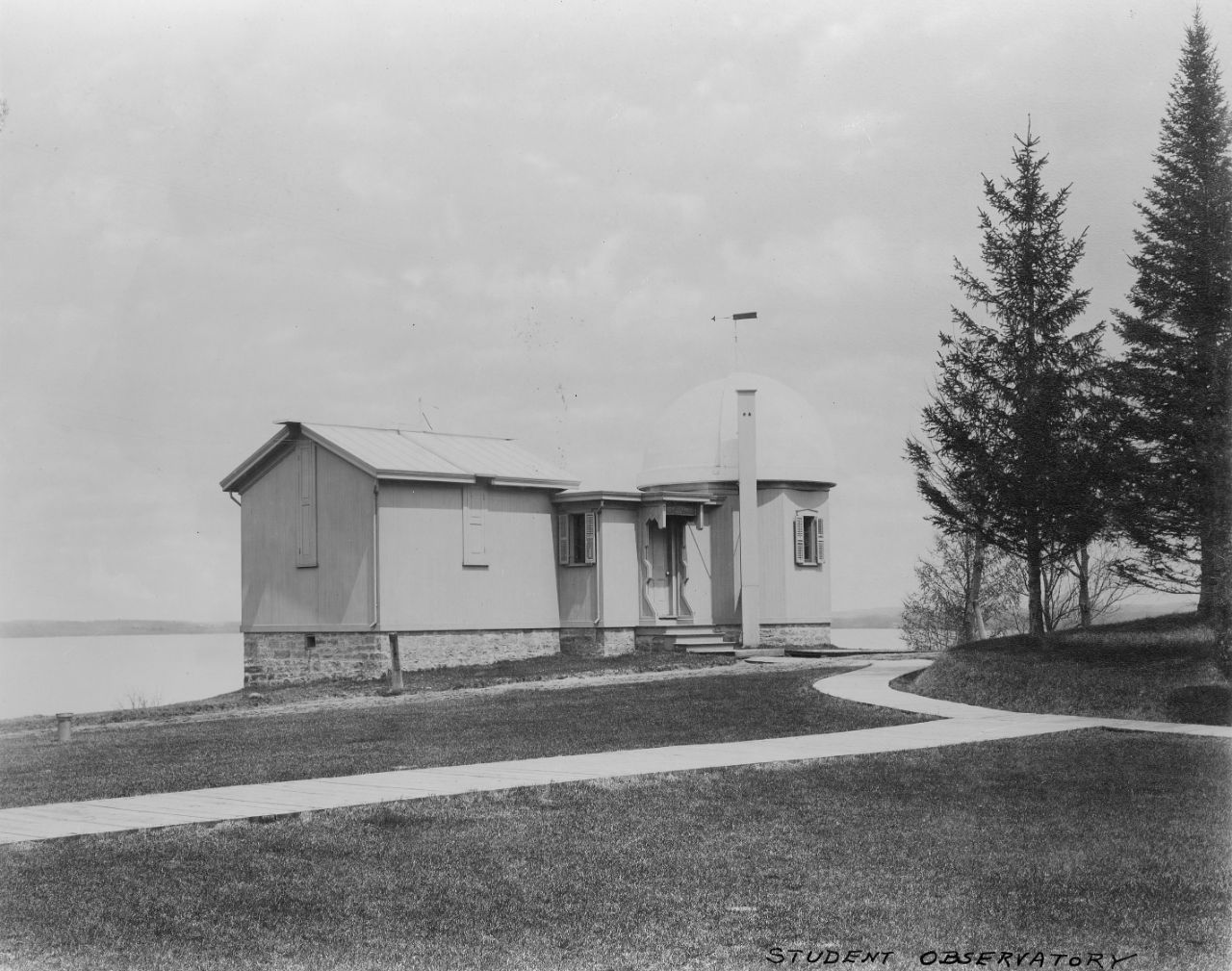 An old photo of the Observatory back in 1882.